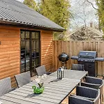 5 Bedroom In