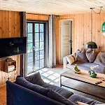 5 Bedroom In *