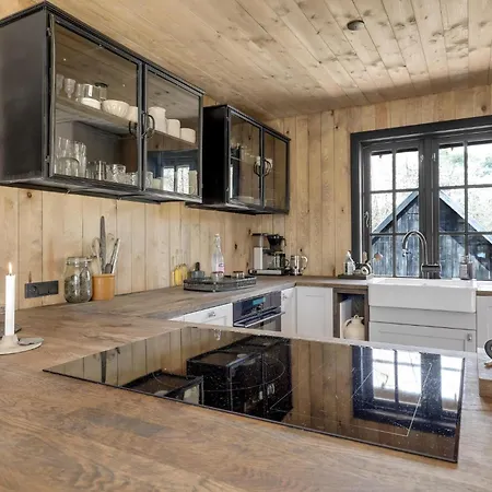 Prázdninový dům 5 Bedroom In *
