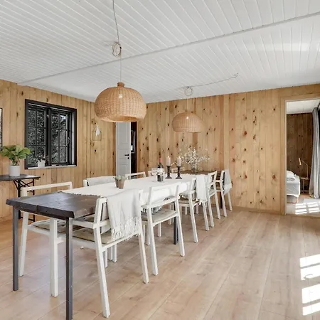 5 Bedroom Cozy In 別荘